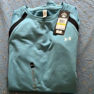 NWT Woman’s Under Armour cold gear fitted pullover